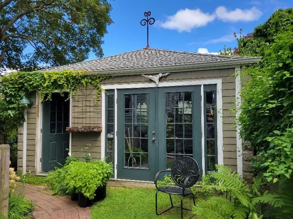 27 Hall Avenue Newport RI 02840