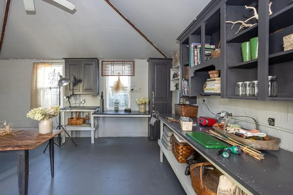 27 Hall Avenue Newport RI 02840