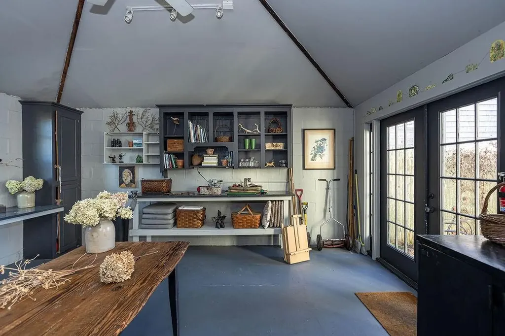 27 Hall Avenue Newport RI 02840