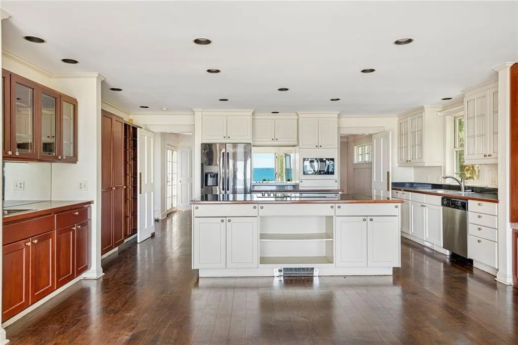 517 Tuckerman Avenue Middletown RI 02842