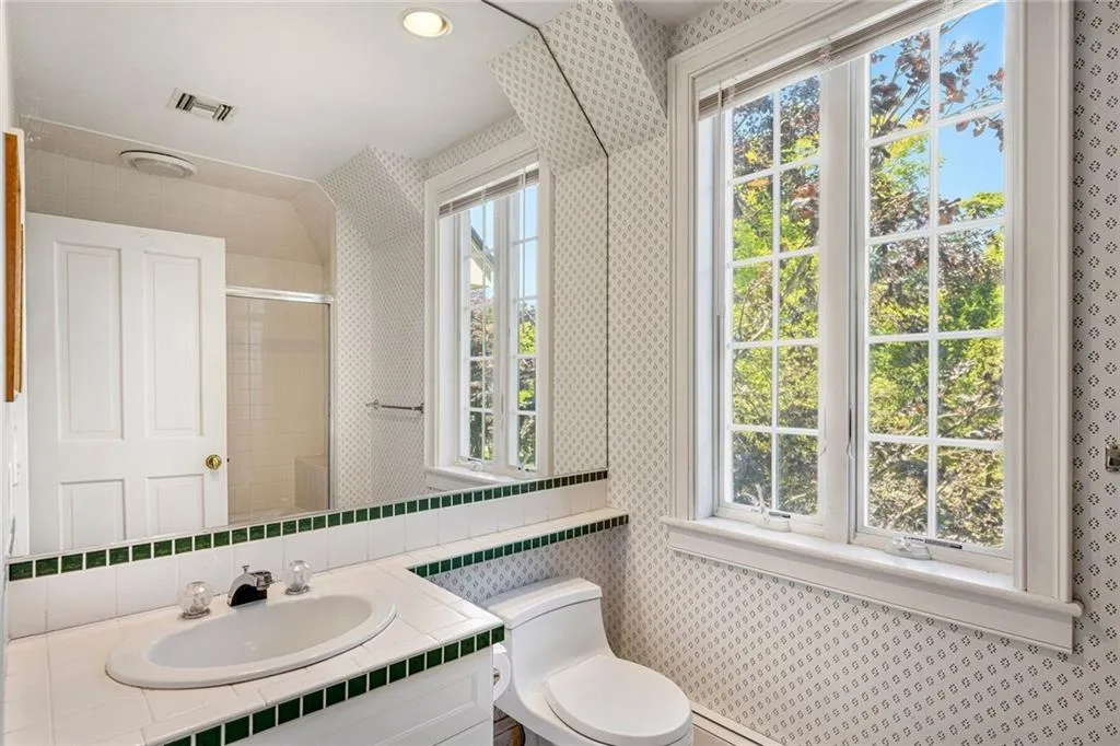 517 Tuckerman Avenue Middletown RI 02842