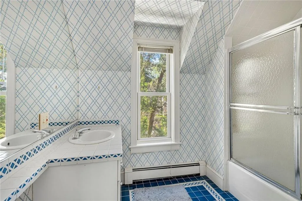 517 Tuckerman Avenue Middletown RI 02842