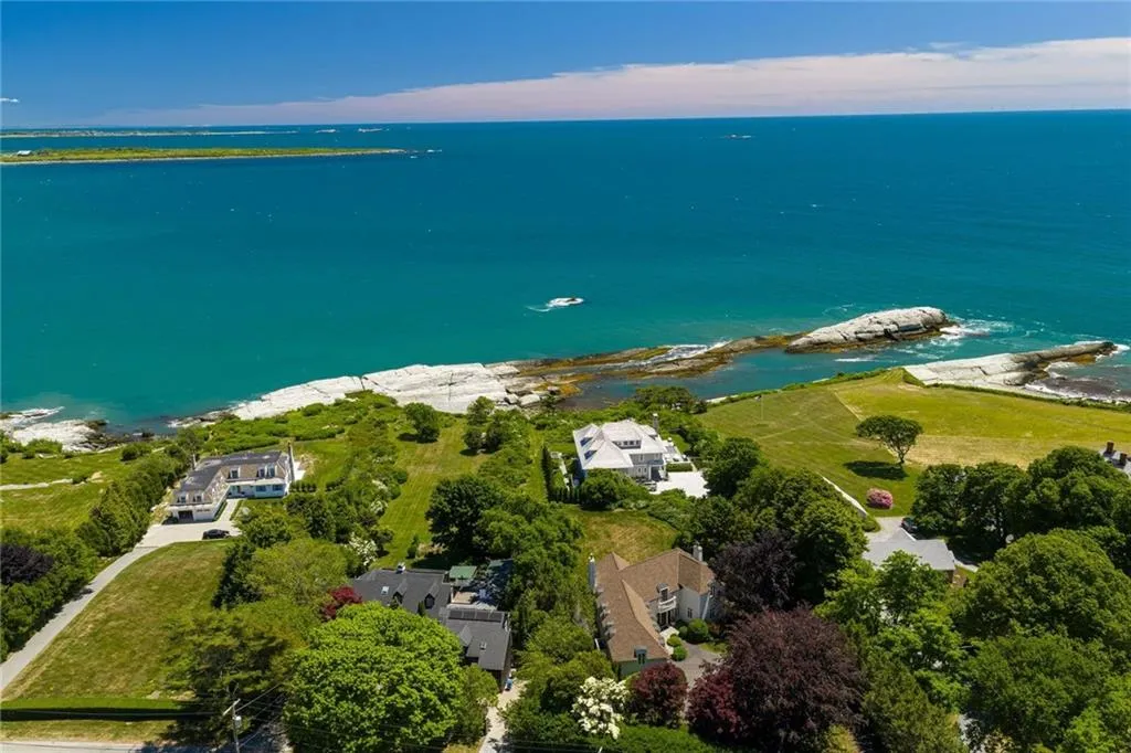 517 Tuckerman Avenue Middletown RI 02842