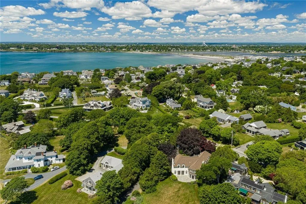 517 Tuckerman Avenue Middletown RI 02842