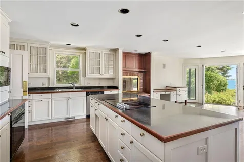 517 Tuckerman Avenue Middletown RI 02842