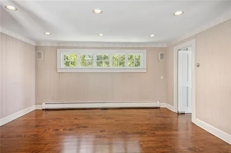 517 Tuckerman Avenue Middletown RI 02842