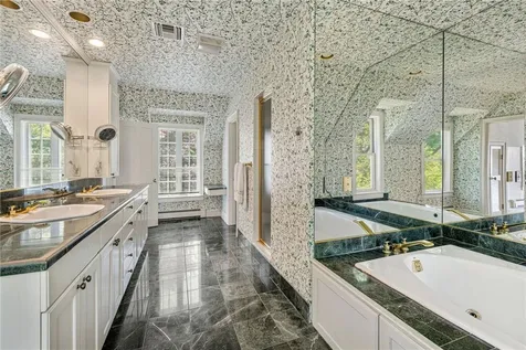 517 Tuckerman Avenue Middletown RI 02842