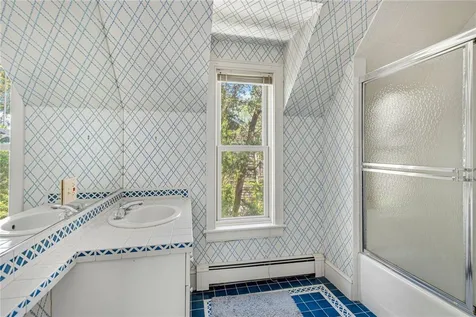 517 Tuckerman Avenue Middletown RI 02842