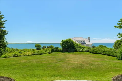 517 Tuckerman Avenue Middletown RI 02842