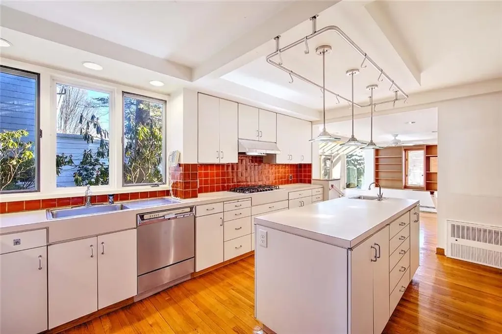 39 Harwich Road Providence RI 02906