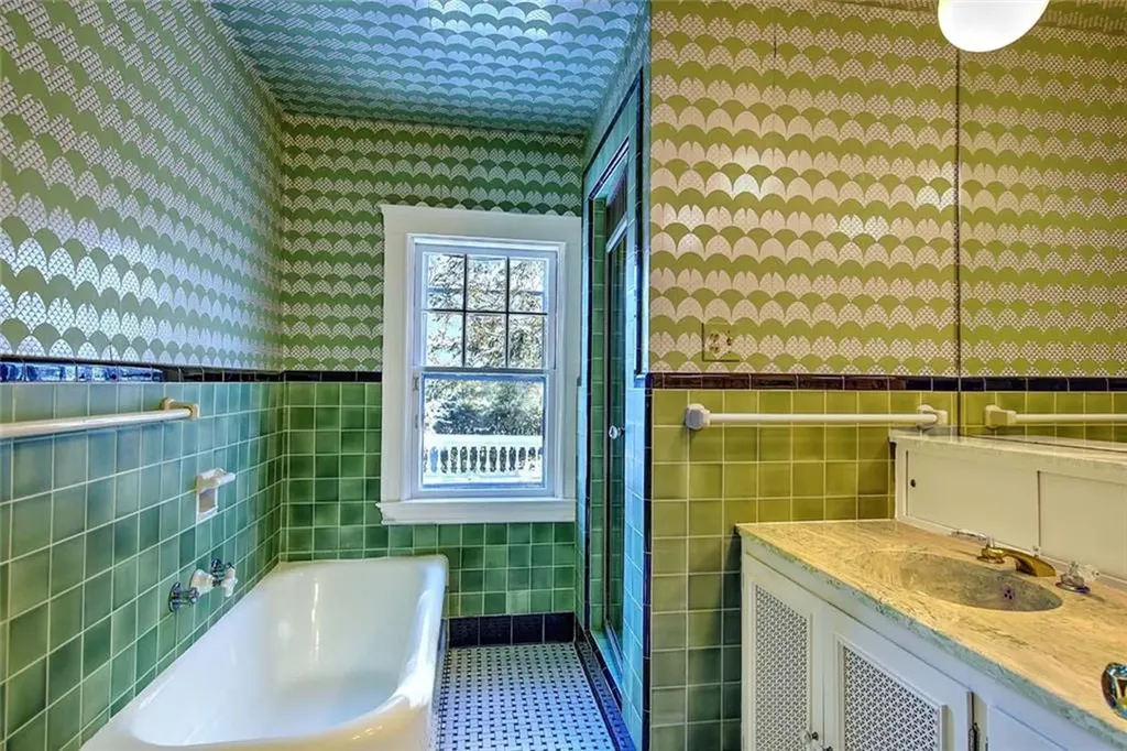 39 Harwich Road Providence RI 02906