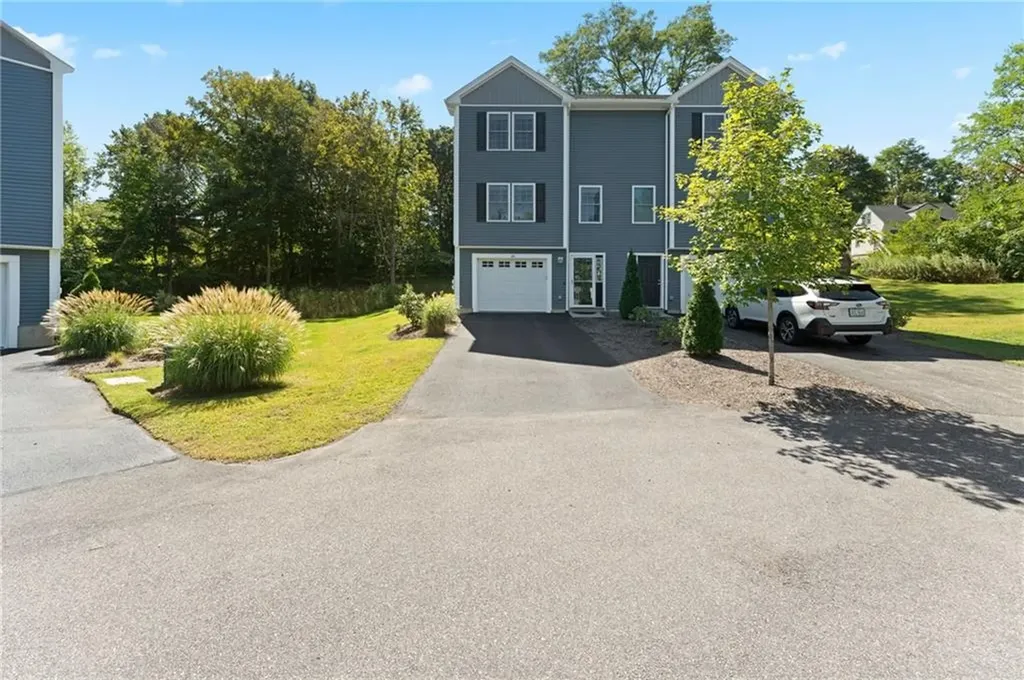 48 Stone Bridge Drive South Kingstown RI 02879