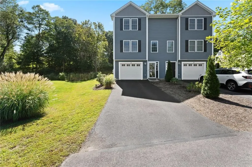 48 Stone Bridge Drive South Kingstown RI 02879