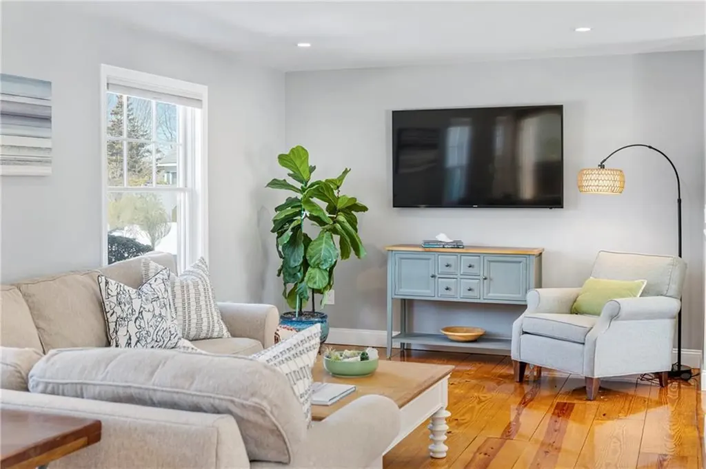 81 Beagle Drive Middletown RI 02842