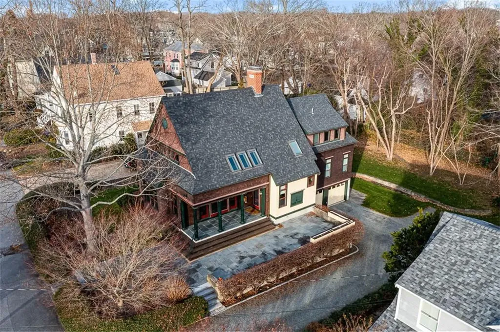 9 Howe Street Bristol RI 02809
