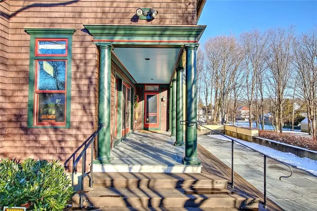 9 Howe Street Bristol RI 02809