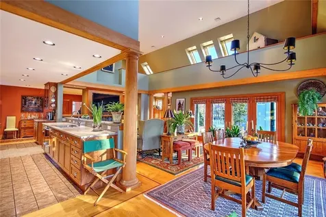 9 Howe Street Bristol RI 02809