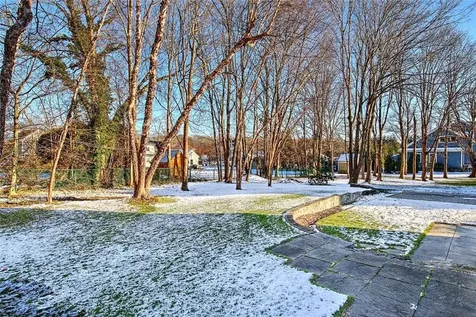 9 Howe Street Bristol RI 02809