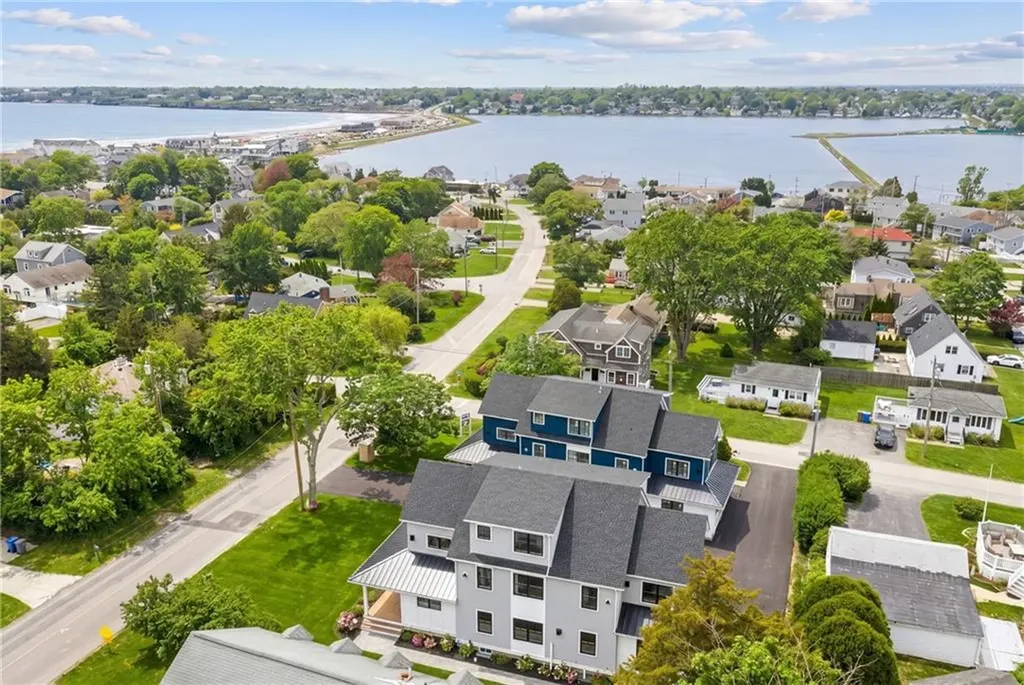 118 Newport Avenue Middletown RI 02842