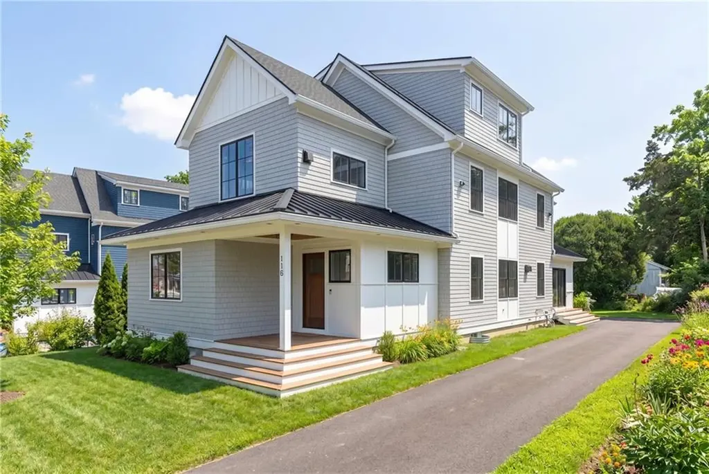 118 Newport Avenue Middletown RI 02842