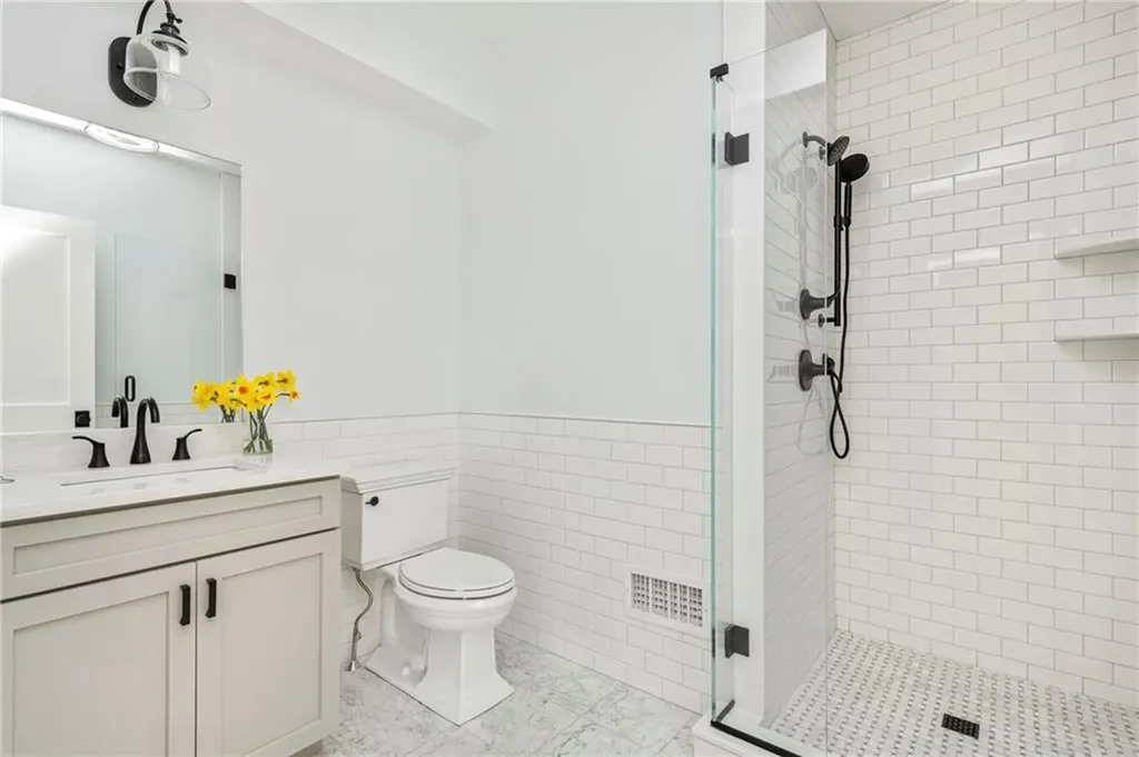 118 Newport Avenue Middletown RI 02842