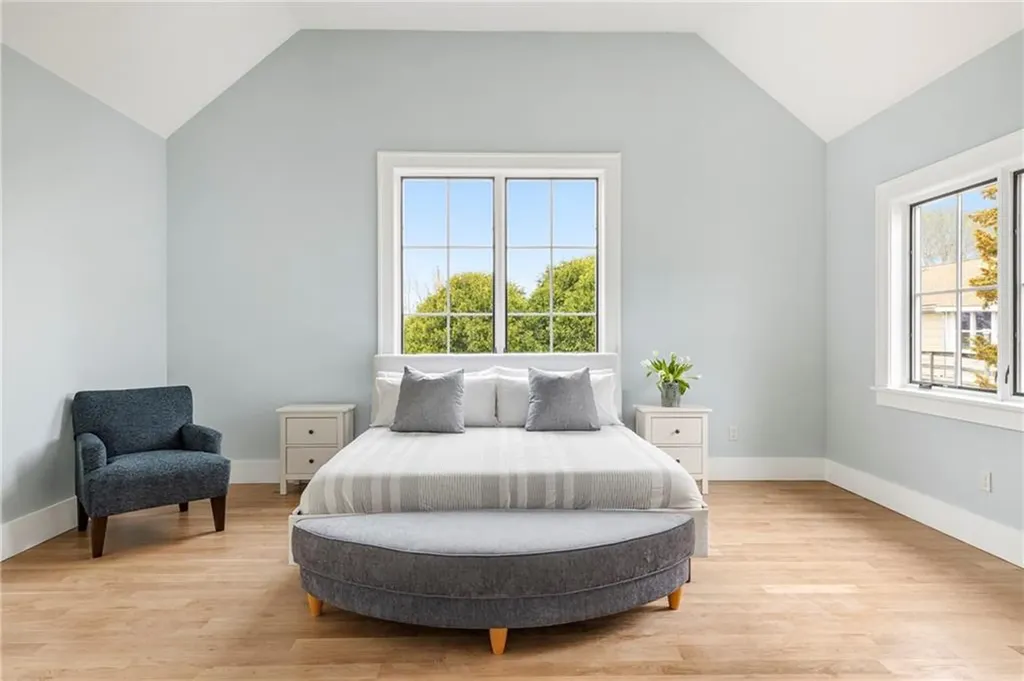 118 Newport Avenue Middletown RI 02842