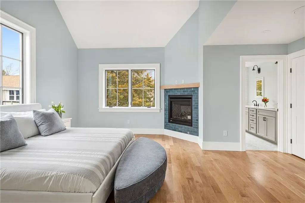 118 Newport Avenue Middletown RI 02842
