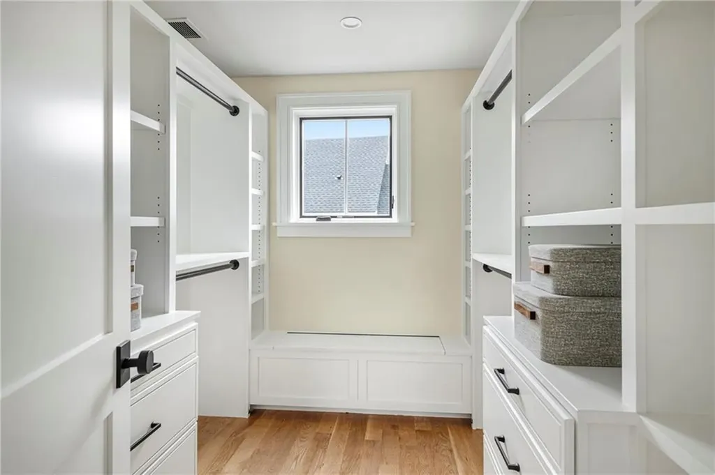 118 Newport Avenue Middletown RI 02842