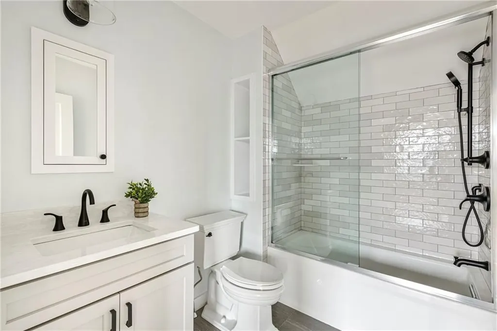 118 Newport Avenue Middletown RI 02842