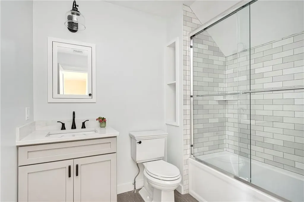 118 Newport Avenue Middletown RI 02842