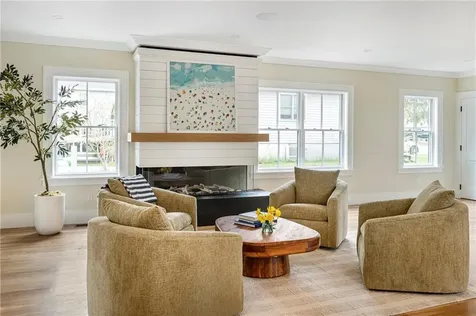 118 Newport Avenue Middletown RI 02842
