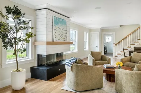 118 Newport Avenue Middletown RI 02842