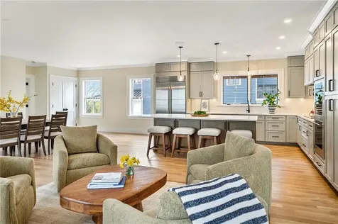 118 Newport Avenue Middletown RI 02842