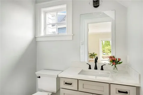 118 Newport Avenue Middletown RI 02842