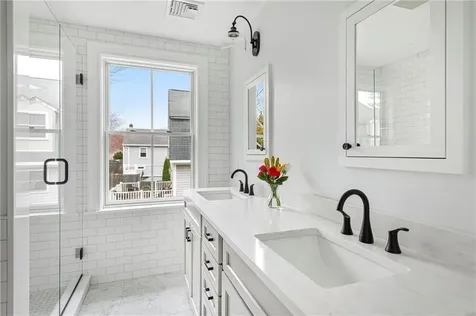 118 Newport Avenue Middletown RI 02842