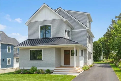 118 Newport Avenue Middletown RI 02842