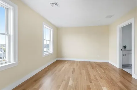 118 Newport Avenue Middletown RI 02842