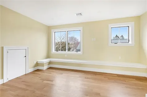 118 Newport Avenue Middletown RI 02842