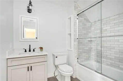 118 Newport Avenue Middletown RI 02842