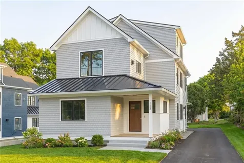 118 Newport Avenue Middletown RI 02842