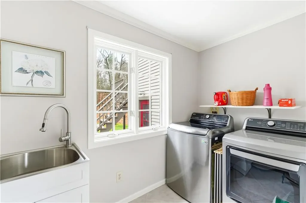 113 Log Road North Smithfield RI 02896