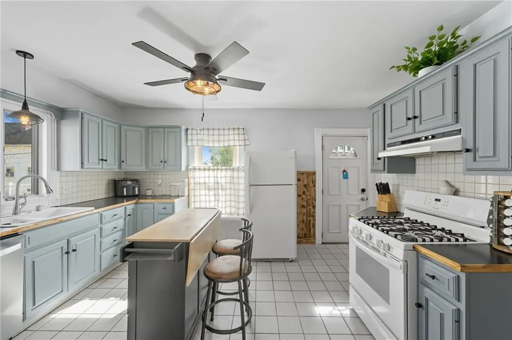 3 Arnold Avenue Lincoln RI 02865