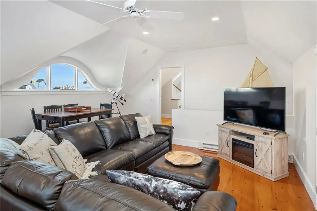 37 Coast Guard Avenue South Kingstown RI 02879