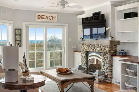 37 Coast Guard Avenue South Kingstown RI 02879