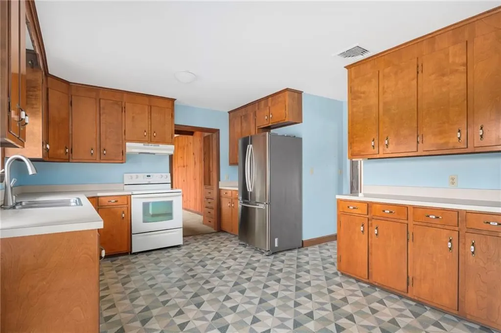 141 Peckham Road Little Compton RI 02837