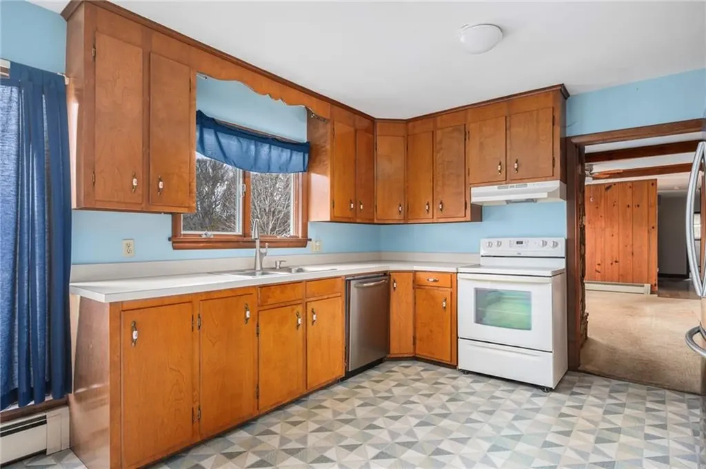 141 Peckham Road Little Compton RI 02837