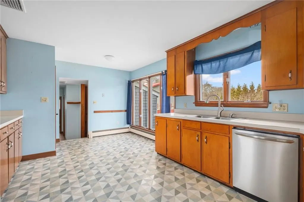 141 Peckham Road Little Compton RI 02837