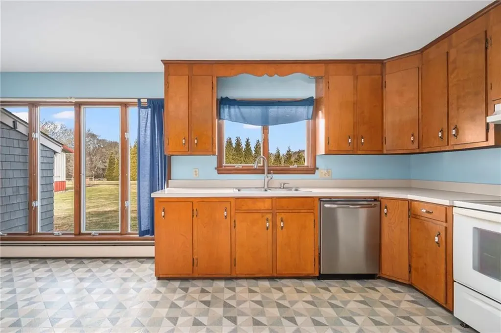 141 Peckham Road Little Compton RI 02837