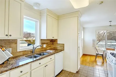 461 North Lane Bristol RI 02809