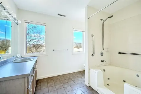 461 North Lane Bristol RI 02809